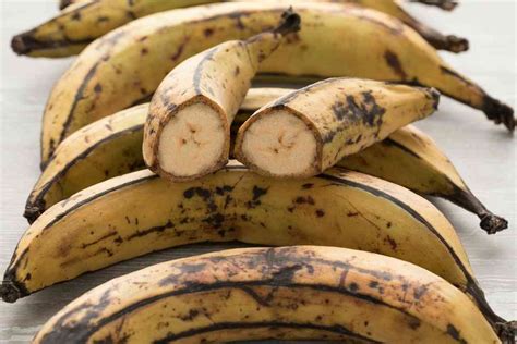 what does plantain taste like.